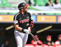 [포토] 오스틴 ‘넘어갔어’