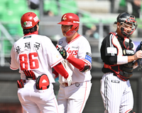 [포토] 고명준, 4회 역전 솔로포