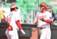 [포토] 고명준 ‘또 홈런 쳤어요’