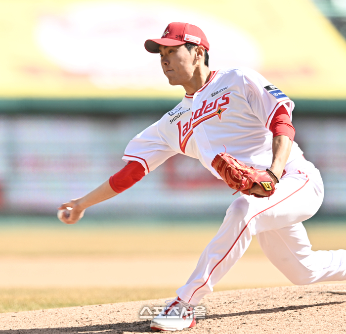 [포토] 윤태현 ‘힘찬 투구’