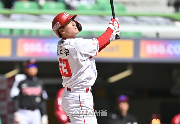 [포토] 임근우 ‘타구가 너무 떴어’