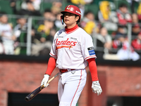 [포토] 김재환 ‘삼진을 당하다니’