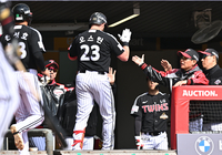 [포토] 오스틴, 5회 다시 경기 뒤집는 투런포