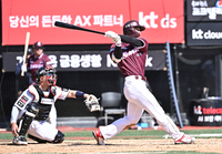 [포토]키움 이주형의 동점 솔로 홈런