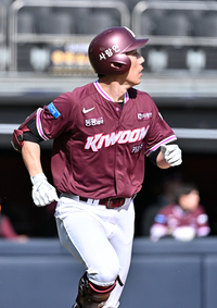 [포토]키움 서건창, 다시 리드를!