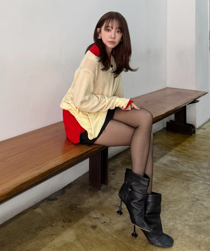 윤은혜, 화사한 옐로우 니트로 완성한 ‘인간 병아리’ 비주얼