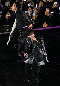 [포토]컴백 무대 꾸미는 BTS 정국-진