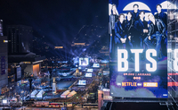 [포토]BTS의 보라빛으로 물든 광화문광장