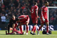 ‘고통에 눈물까지’ 전반 8분만에 쓰러진 에키티케, 큰 부상은 피했다…리버풀은 ‘웰백 멀티골’ 브라이턴에 1-2 패배