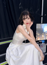 한줌허리 된 조이, 레드립+하얀 원피스로 마릴린먼로 ‘복붙’ 비주얼 [★SNS]