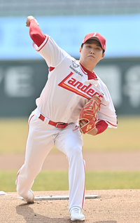 [포토] 역투하는 최민준