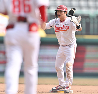 [포토] 김민식, 1점차까지 추격하는 적시2루타