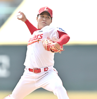 [포토] 역투하는 SSG 최민준