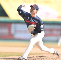 [포토] 역투하는 롯데 최준용