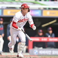 [포토] 오태곤, 2회 홈런에 이어 4회도 안타