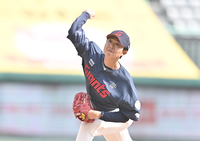 [포토] 역투하는 롯데 쿄야마