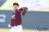 ‘호투’ 배동현에 亞쿼터 유토까지…키움, 선발 경쟁 아직도 ‘오리무중’ [SS잠실in]