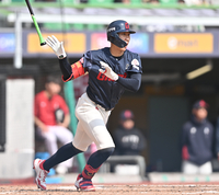 [포토] 박승욱, 4회 깔끔한 안타