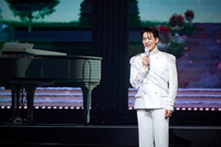 ‘뮤지컬 황태자’ 카이, 백마 타고 ‘공주님’ 맞이한 비밀의 성으로 초대…봄날에 전한 사랑의 속삭임 [SS인터뷰]