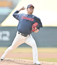 [포토] 나균안 ‘힘찬 투구’