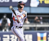 [포토] 파울 박해민 ‘어디로 날아가는거야?’