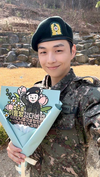 강다니엘, 훈련병 수료 완료 “벌써 군기 바짝”...팬들 설레게 한 경례 셀카