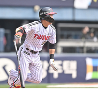 [포토] 천성호, 3회 아쉬운 내야땅볼