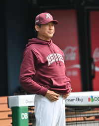 [포토] 경기 지켜보는 설종진 감독