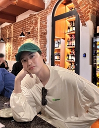 ‘♥아이유’ 이종석, 밀라노서 즐거운 근황… ‘현실 남친짤’ 눈길[★SNS]