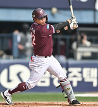 [포토] 파울 치는 김재현