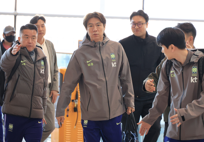 ‘부상’ 이강인은 OK, 카스트로프는 재확인…홍명보호 14시간 비행 거쳐 英 입성, 손흥민 포함 첫날 23명 합류 [SS 밀턴 케인즈 현장]