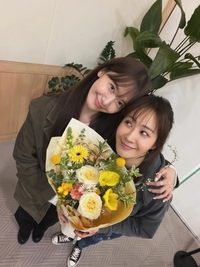 소녀시대 윤아, 연극 공연 중인 유리 ‘콕 집어’ 지원 사격