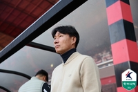 이영민 감독 ‘P급’ 라이선스 있어도 스포츠지도사 자격증 보유 못 하면 지휘봉 못 잡는다…‘유예’ 끝, ‘예외’ 적용? 여전히 ‘답보’
