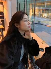 “35살 맞아?” 김연아, 안경 끼니 새내기 대학생 같네... 풋풋한 근황