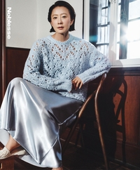 김희애, 시간을 비껴간 우아한 봄의 화보