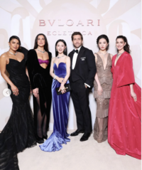 김지원, 앤 해서웨이·질렌할 옆에서도 또렷…센터 자리도 자연스럽다