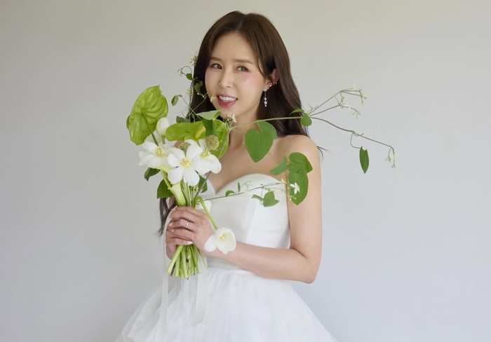 '♥문원' 신지, 5월 결혼 앞두고 성형 고민..."뒤트임 해야 하나"