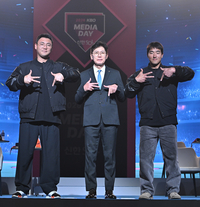 [포토]세리머니 선보이는 KT 장성우-이강철 감독-안현민