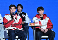 [포토]질문에 답하는 SSG 오태곤과 조병현