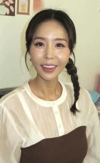 ‘너무 뾰족한가?’ 5월의 신부 신지…얼굴선, 더 날렵해졌다