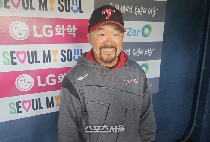 LG 'V4' 모두 경험→개막전 시구 '영광'... 김용일 코치 "23년 우승이 가장 감동적이었죠" [SS잠실in]