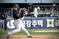 30년 만에 나온 ‘고졸신인 개막전 3안타’…강철매직 점 찍은 ‘기대주’ 이강민 “재밌었다” [SS잠실in]