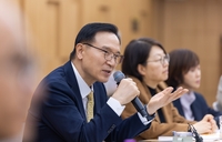 임태희“현장서 애쓰고 있는 교사와 학생 교육활동 뒷받침이 관건”