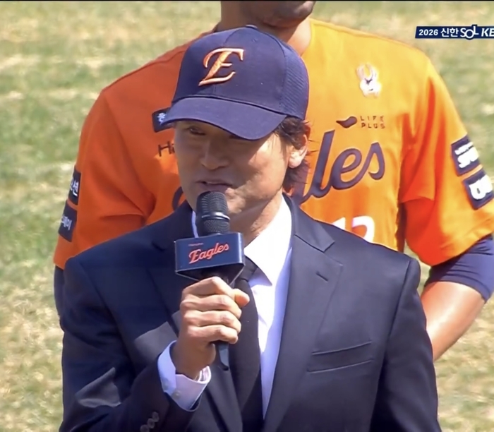 '진짜 존경받아 마땅하네' 박찬호, 유니폼 대신 검은 양복 입고 마운드 선 이유→"대전 화재 참사 희생자 추모를 위해" [SS백스톱]
