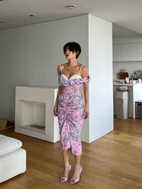 화사, 브라 노출도 패션으로 승화한 ‘란제리룩’...범접 불가 섹시美