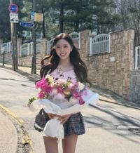 “봄이다”… ITZY 유나, 핑크 니트로 ‘현실판 바비 인형’[★SNS]