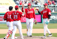 ‘개막 2연승’ 안방서 호랑이 군단 울린 SSG “과감한 장타력 앞세워 승리” [SS문학in]