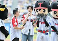 [포토]인사말 하는 NCT 쟈니