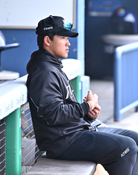 [포토]테이핑 하는 KT 안현민