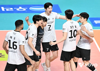 4세트 ‘대혈투’ 끝에 또또 ‘리버스 스윕’…우리카드 ‘돌풍’ 잠재운 현대캐피탈, 허수봉·레오 앞세워 ‘챔프전’으로[현장리뷰]